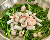 簡単！美味！シーフードニラ玉エビとイカ作り方3写真