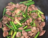 【居酒屋メニュー】砂肝ニンニク塩炒め作り方3写真
