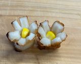 お弁当に🌼ちくわとコーンのお花作り方5写真