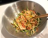 【食材3つで】きゅうりとカニカマのピリ辛ユッケ作り方3写真