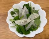 梨とベビーリーフのサラダ作り方1写真