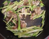 ブロッコリーの茎と豚肉の炒め物作り方3写真