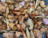 めんつゆで簡単に！鳥もも肉ときのこの炊き込みご飯作り方3写真