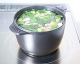 大好きな【葉にんにくと豚の白だしスープ】作り方4写真