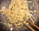 1人飯 卵入り♡もちもち焼きうどん作り方4写真