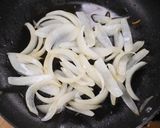 牛肉と玉葱のオイスターバターレモン炒め🍚作り方2写真