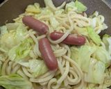 簡単★キャベツとソーセージの焼きうどん作り方6写真