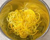 黄ズッキーニヌードルのツナカレー炒め作り方2写真