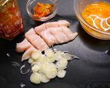 レンジで簡単1分40秒！梅にんにく親子丼作り方1写真