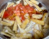 玉ねぎと揚げと落とし玉子のお味噌汁〜♪作り方3写真
