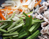 茹でた豚肉で☆ニラと野菜の中華風煮炒め作り方1写真