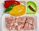 鶏もも肉とパプリカのピリ辛甘酢炒め作り方1写真