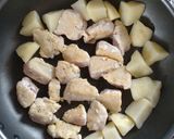 材料2つ☆鶏胸肉とじゃがいもの照り焼き。作り方7写真