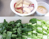 小松菜とさつまいものごま味噌炒め作り方1写真