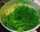 豆苗とベーコンの入ったうどん♬作り方1写真