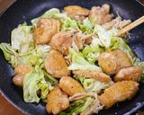 鶏とキャベツとえのきのガリバタぽん酢炒め作り方5写真