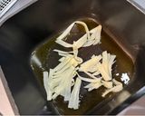 余った餃子の皮！クルトン風カリカリサラダ作り方2写真