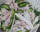 栄養満点◎豚肉とゴーヤのふわふわ卵スープ作り方3写真