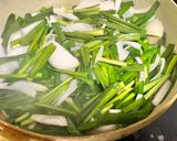 簡単料理♡新玉ねぎDEニラ玉♡作り方1写真