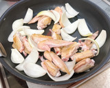 お酢でさっぱり♪手羽と玉ねぎの甘辛だれ煮作り方5写真
