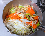 野菜たっぷりごま豆乳煮込み焼きそば作り方8写真