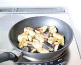 ジュワうま！【茄子のガリバタ醤油炒め】作り方3写真