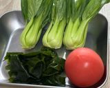 チンゲン菜とトマトの卵とじスープ♪作り方1写真