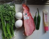 ふわふわ卵とベーコンと春菊のパスタ作り方1写真