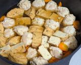 鶏団子とがんもと人参の煮物作り方5写真