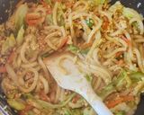 春キャベツと鶏ミンチのカレー焼きうどん作り方6写真