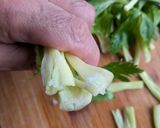 セロリをぶっ叩いて潰して炒めてからの煮浸し作り方1写真