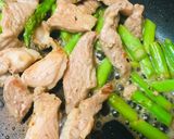 シンプル肉炒め●豚肉とアスパラの出汁炒め作り方2写真