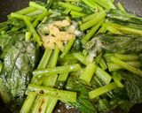 お酒のつまみに！栄養満点！小松菜炒め作り方3写真