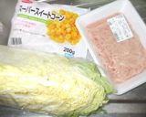 コーンスープ♪簡単白菜鶏ひき肉冷凍コーン作り方1写真