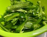 ごま油香るピーマンとしらすの塩炒め作り方1写真