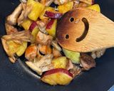 簡単　旬のさつまいもと鶏もも肉のバター甘酢炒め作り方8写真