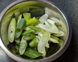 中島菜と鶏もも肉のいしるバター炒め作り方2写真