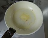 ぶなしめじとチーズのオムレツ作り方5写真