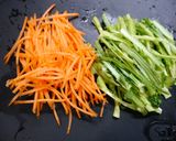 簡単！銀鮭と春菊の茎炒め作り方2写真