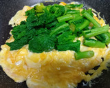 簡単❢ 菜の花とたまごの炒めもの作り方3写真