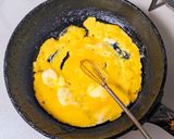 残ったカレーをリメイク✿カレー炒飯作り方4写真