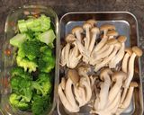ブロッコリーと豚肉の黒ごまゆずこしょう炒め作り方1写真