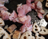 鶏ももと白葱と蓮根のガリバタ炒め作り方8写真