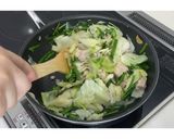 鶏もも肉ときゃべつの塩レモン炒め★動画あり★作り方18写真