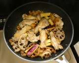 鶏手羽と秋野菜のにんにく焼き作り方5写真