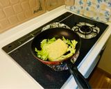 彼氏が作る「カニカマとツナの蒸焼きそば」作り方4写真