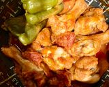 手羽元とピーマンのトマト味噌煮作り方1写真
