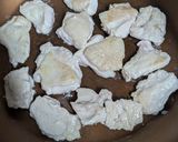 旨辛絶品！鶏胸肉のジューシー山賊焼き作り方3写真