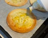 餃子の皮で♡癖になるはちみつチーズピザ作り方3写真