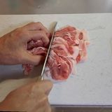 ほったらかし10分！豚キャベツのガリバタ蒸し♪作り方1写真